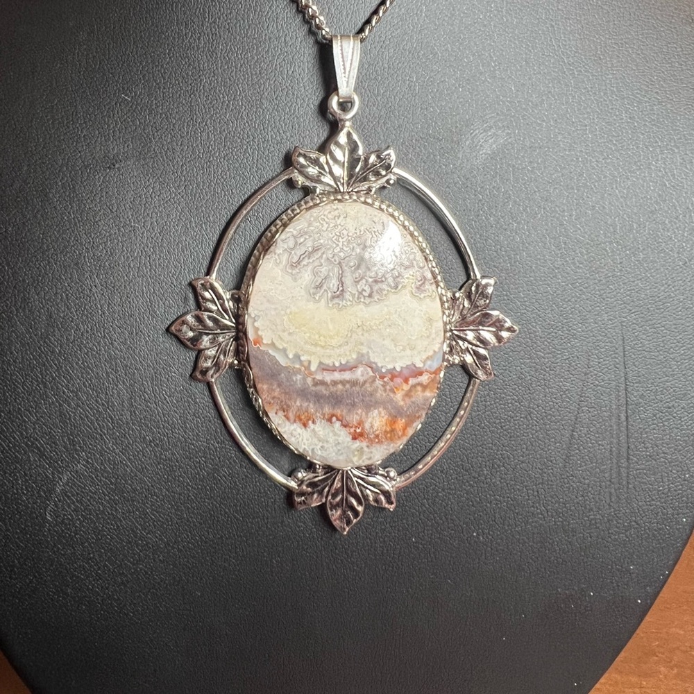 Vintage Agate Oval Pendant with Ornate Silver Tone Frame Coquette Necklace‎ - Picture 2 of 4
